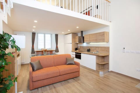 Kitchen or kitchenette, Living room, Seating area, Dining area