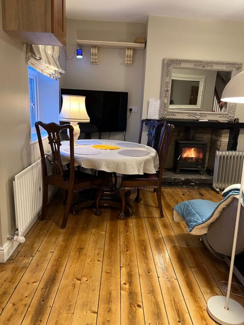 TV and multimedia, Living room, Dining area