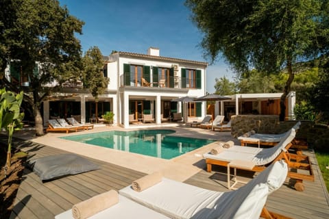 Property building, Day, Garden, Garden view, Pool view, Swimming pool, sunbed