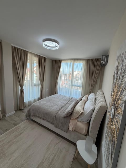 Bed, Seating area, Bedroom