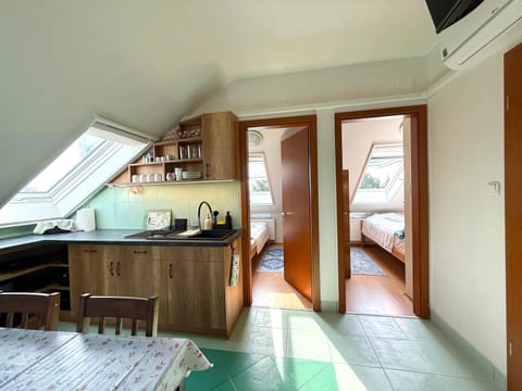 Bed, Kitchen or kitchenette, Photo of the whole room, Bedroom, air conditioner