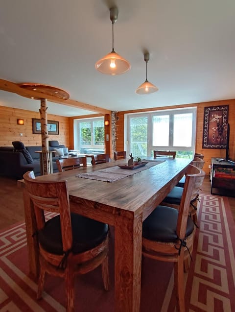 TV and multimedia, View (from property/room), View (from property/room), Living room, Dining area, Food