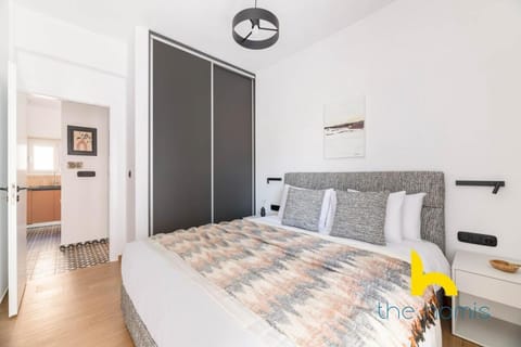 Sunlit APT with Electric Fireplace in Kallithea Apartment in Kallithea