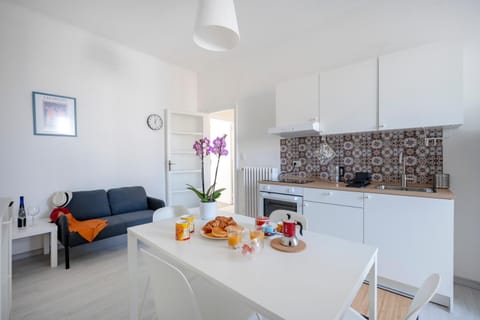 Kitchen or kitchenette, Living room