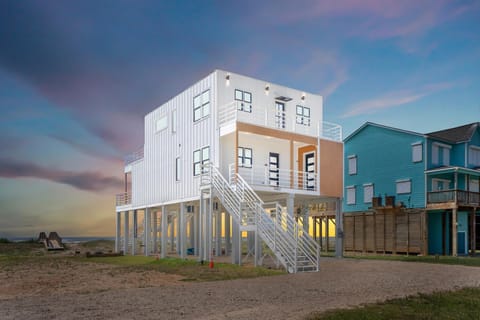 Property building, Day