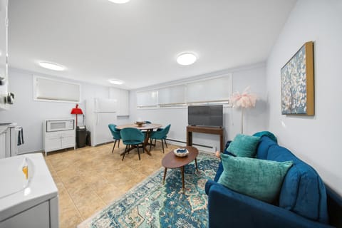 Blush & Bloom Retreat Chic and Central 1BR Apt Apartment in Sault Ste Marie