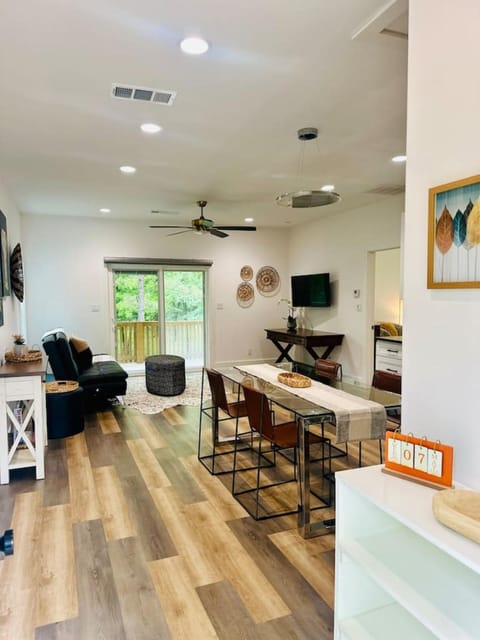 TV and multimedia, Living room, Dining area