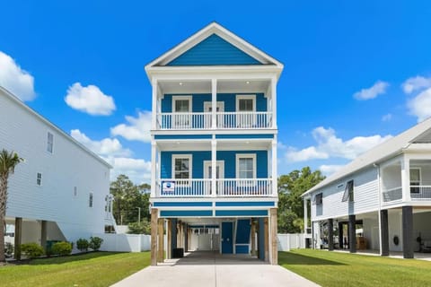 Luxurious 5BR Retreat with Pool The Blue Palm House in Garden City