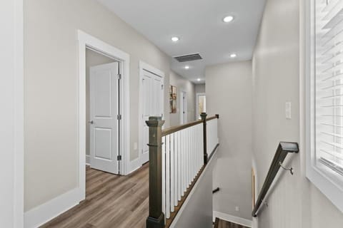 Luxurious 5BR Retreat with Pool The Blue Palm House in Garden City