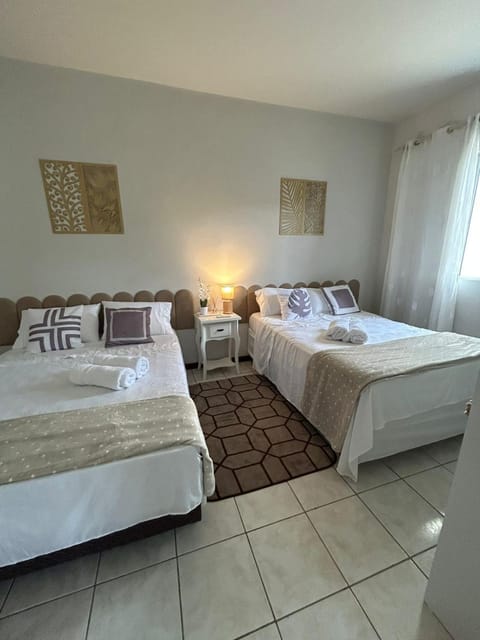 Bed, TV and multimedia, Bedroom, towels