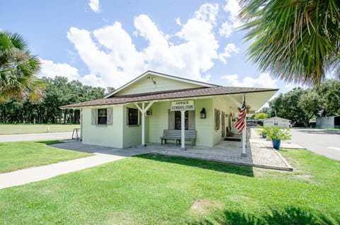 Garden Breeze Retreat Campground/ 
RV Resort in Winter Garden