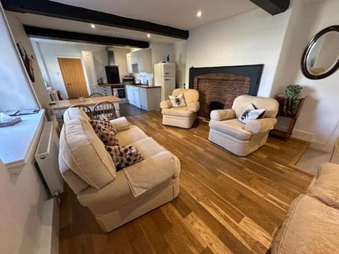 Kitchen or kitchenette, Living room, Seating area