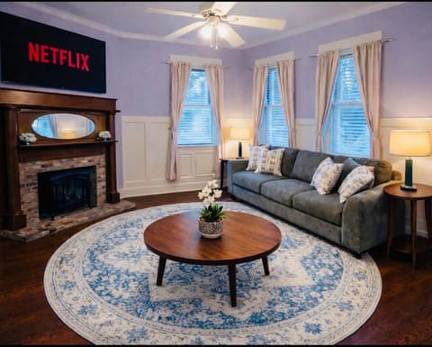 TV and multimedia, Living room, Evening entertainment