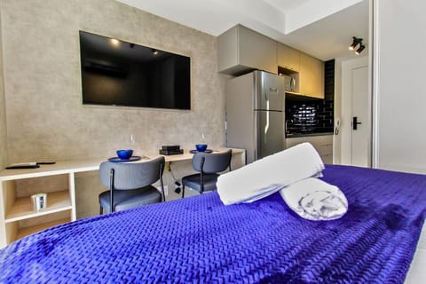 Bed, TV and multimedia, Kitchen or kitchenette, Photo of the whole room, Bedroom, towels
