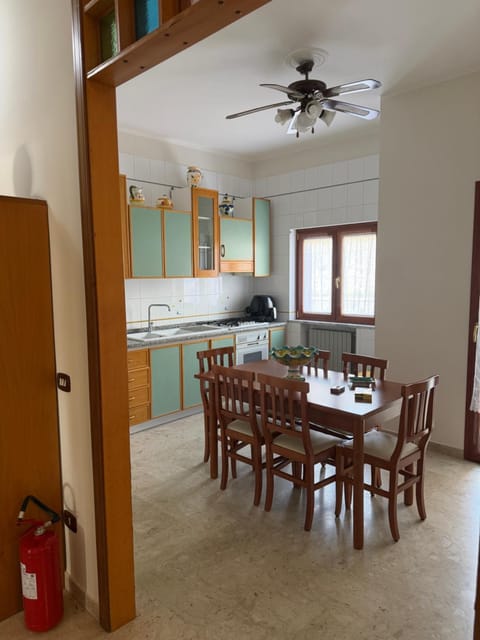 Kitchen or kitchenette, Dining area, stove