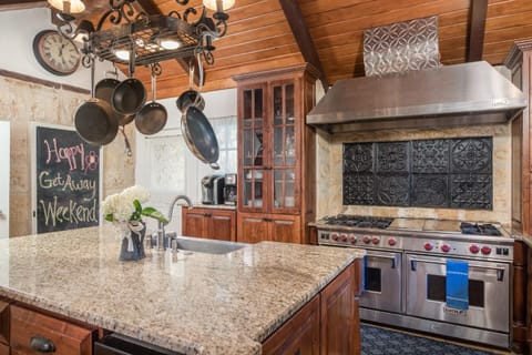 Kitchen or kitchenette, oven, stove