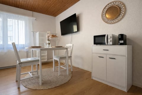 TV and multimedia, Coffee/tea facilities, Living room, microwave