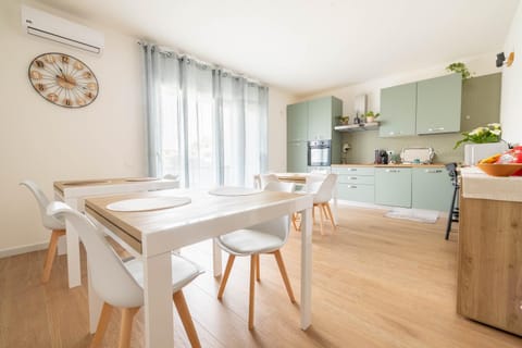 Living room, Breakfast