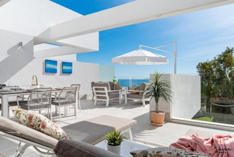 Balcony/Terrace, Seating area, Dining area, Sea view, sunbed