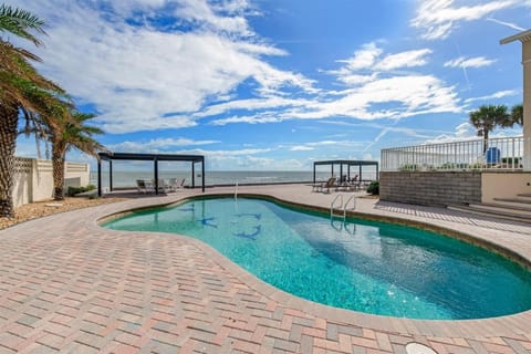 Infinity Tides - Direct Ocean Front Pool House House in Daytona Beach Shores