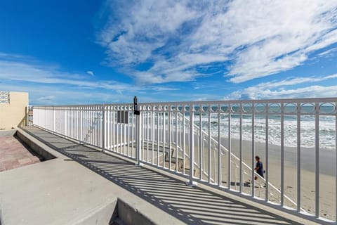 Infinity Tides - Direct Ocean Front Pool House House in Daytona Beach Shores