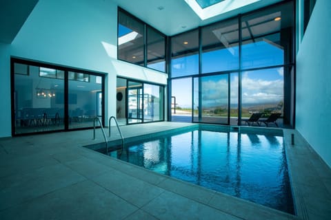 Pool view, Swimming pool, sunbed