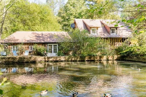 Property building, Natural landscape, Garden, Lake view