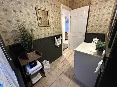 Newport Harbor View Cottage w Decks & Parking House in Newport