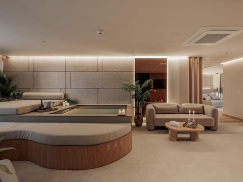 Hot Tub, Living room, Seating area