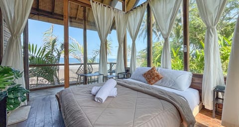 Patio, Bed, Day, Natural landscape, Garden, View (from property/room), Balcony/Terrace, Photo of the whole room, Bedroom, Garden view, towels