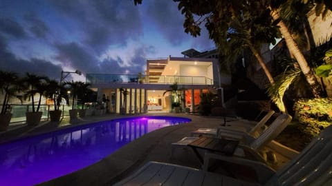 Villa Casa blanca Con Alberca privada Villa in Acapulco