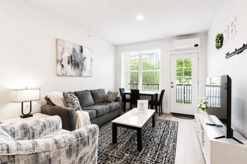 Living room, Seating area, internet