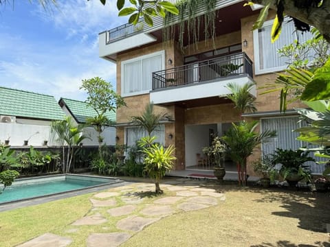 Property building, Garden, Pool view