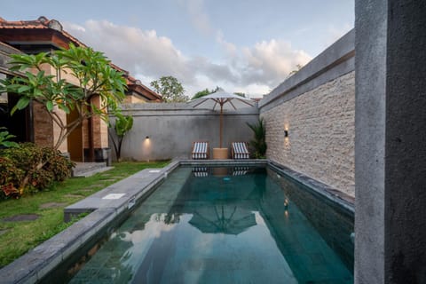 Swimming pool, Swimming pool
