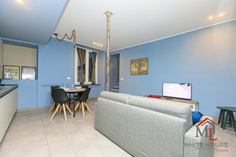 TV and multimedia, Living room, Dining area
