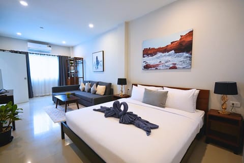 Bed, Living room, Photo of the whole room, Bedroom, towels