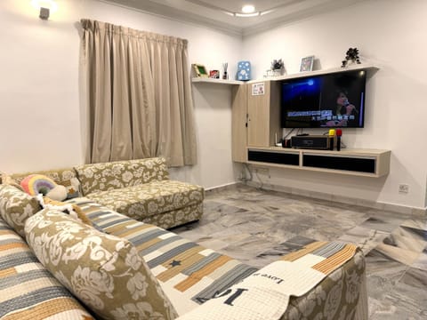 Karaoke, Living room