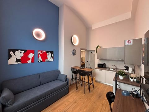 Kitchen or kitchenette, Living room, Seating area, Dining area