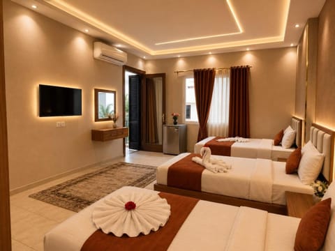 Communal lounge/ TV room, Bed, TV and multimedia, Living room, Photo of the whole room, Seating area, Bedroom, towels