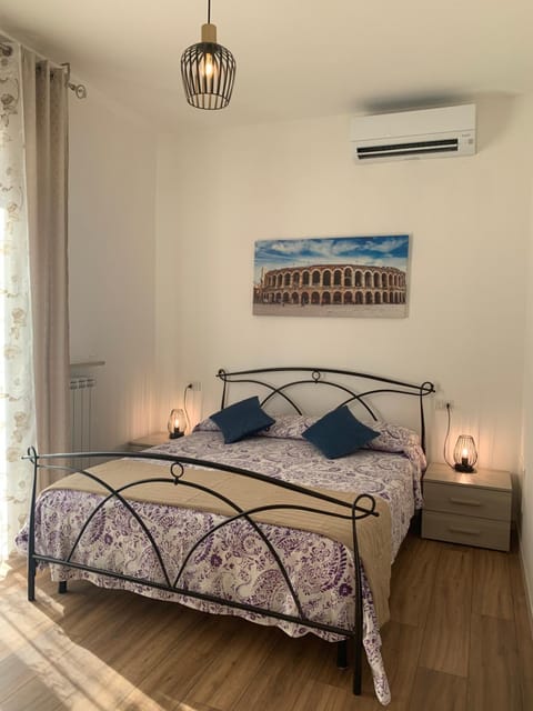 Bedroom, air conditioner
