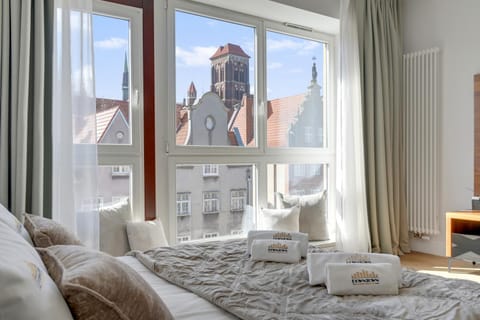 Bed, Living room, Photo of the whole room, Seating area, towels