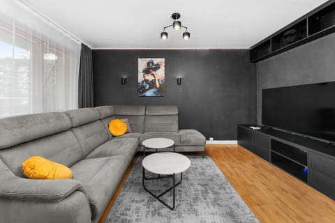 Communal lounge/ TV room, TV and multimedia, Living room, Seating area, Evening entertainment