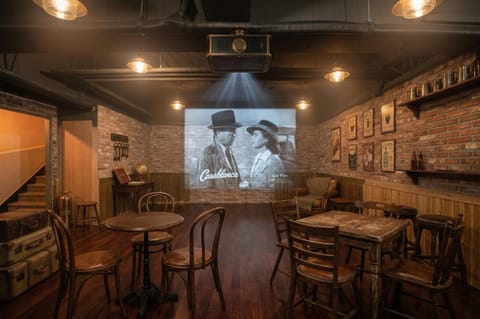 Communal lounge/ TV room, People, Seating area, group of guests