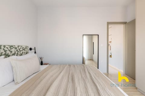 Sunlit 2BDR Family APT, Near Sea & City Center! Apartment in Kallithea