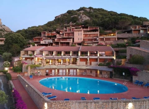 Property building, Pool view, Swimming pool, sunbed