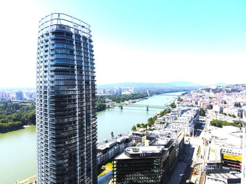 Property building, Neighbourhood, Bird's eye view, City view, River view, Location