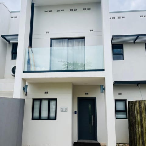 Property building, Facade/entrance, Balcony/Terrace