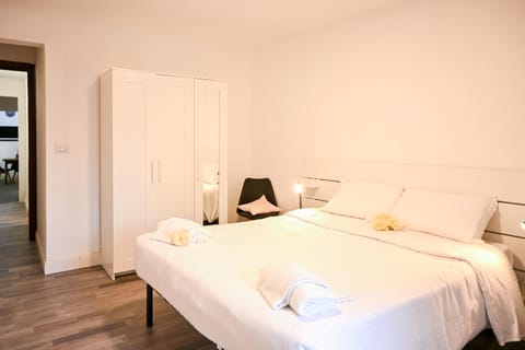Bed, Photo of the whole room, Bedroom, towels, wardrobe