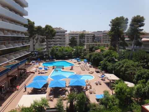 Property building, Swimming pool, Location