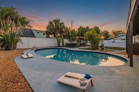 Heated Pool & Game Room Pet Friendly Near Stadium & Airport House in Egypt Lake-Leto
